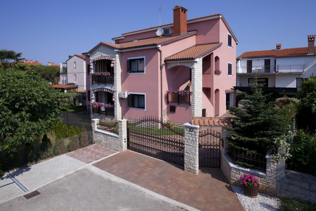 Apartments Daniela Новиград Экстерьер фото